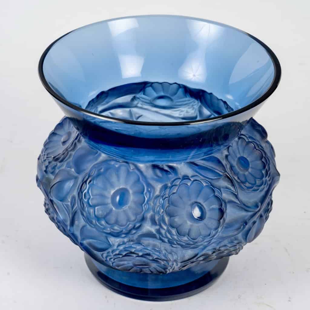 1930 René Lalique – Vase Soucis Verre Bleu Saphir Patiné Blanc 4