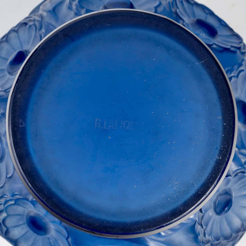 1930 René Lalique – Vase Soucis Verre Bleu Saphir Patiné Blanc 8
