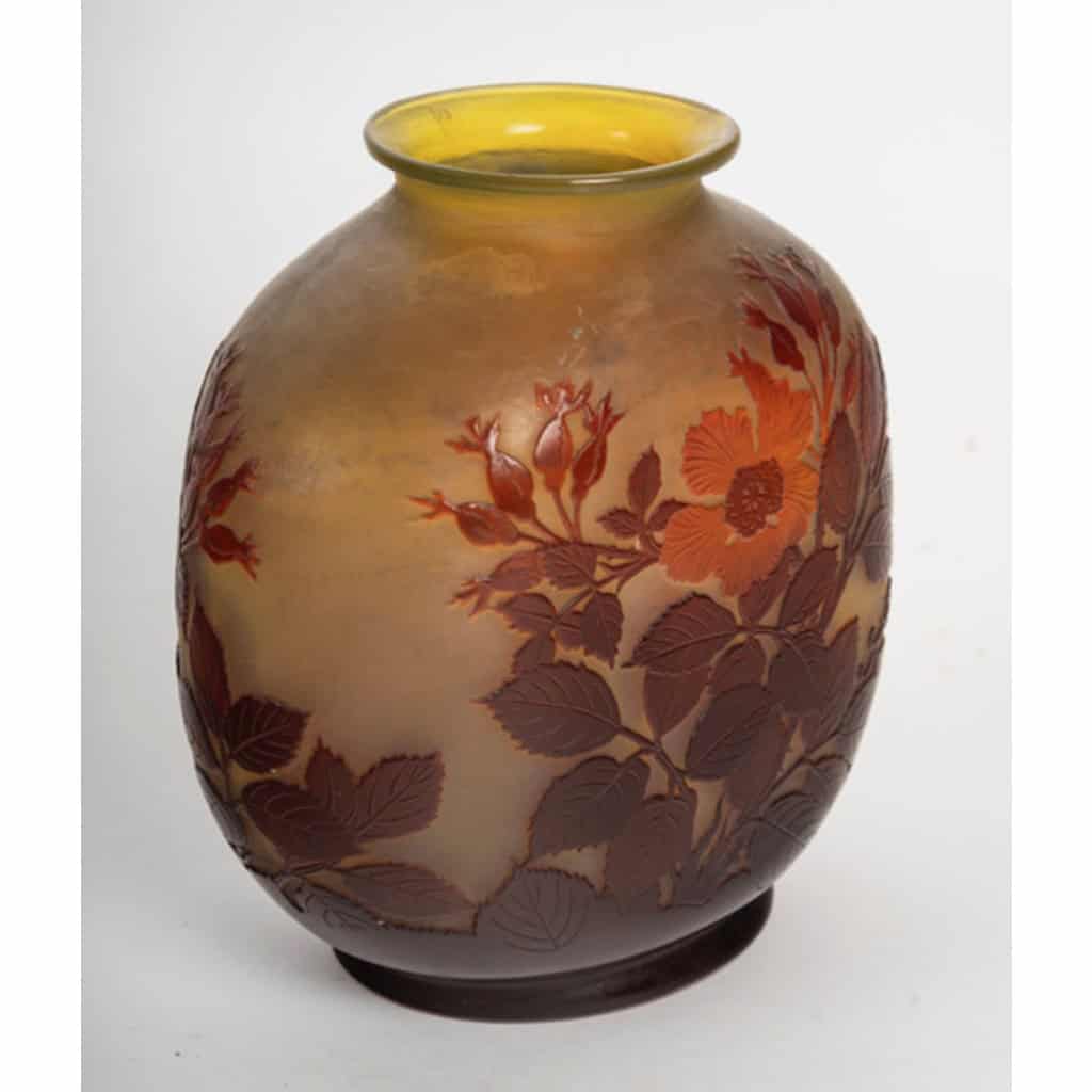 E Gallé Vase verre rouge et jaune 6