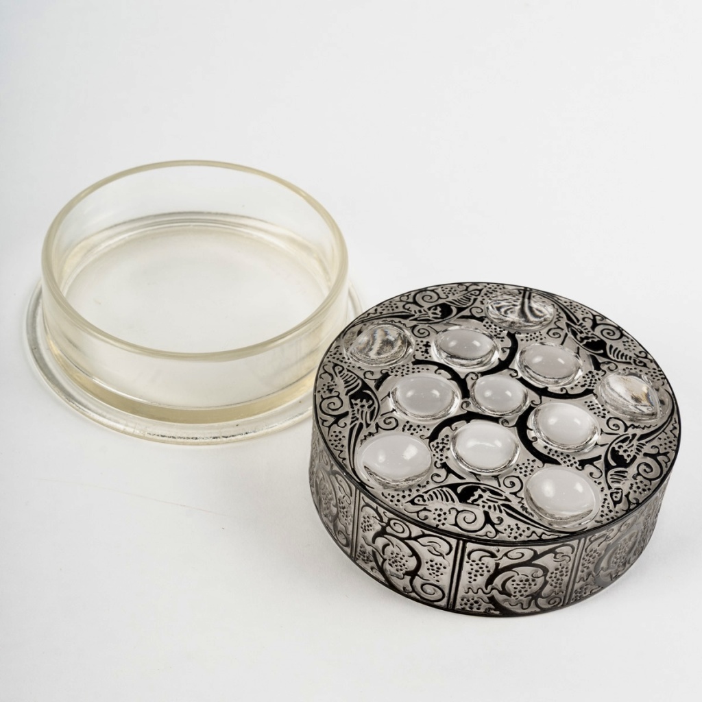 1926 René Lalique – Boîte Roger Verre Blanc Emaillé Noir 4