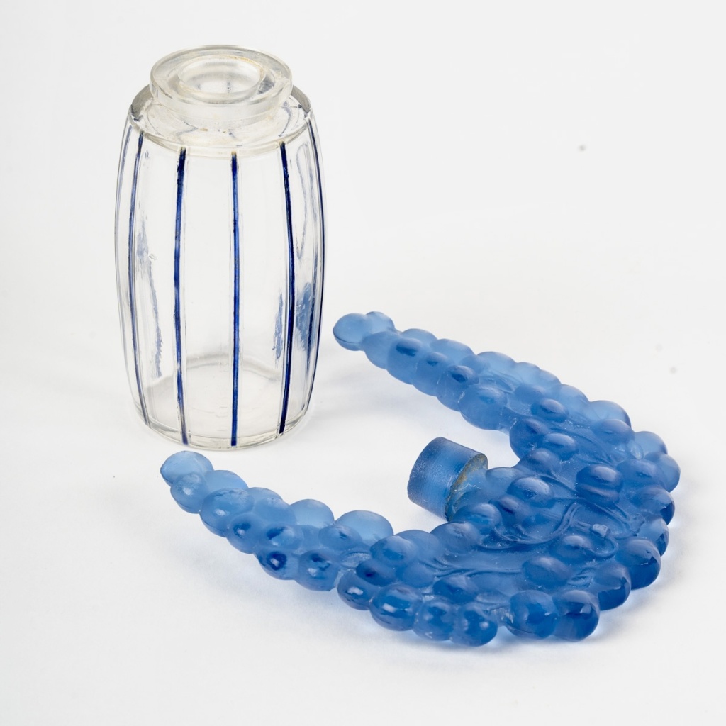 1920 René Lalique – Flacon Bouchon Cassis verre bleu saphir 6