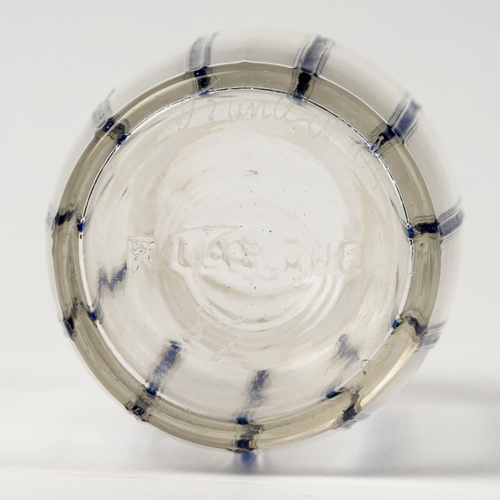 1920 René Lalique – Flacon Bouchon Cassis verre bleu saphir 7