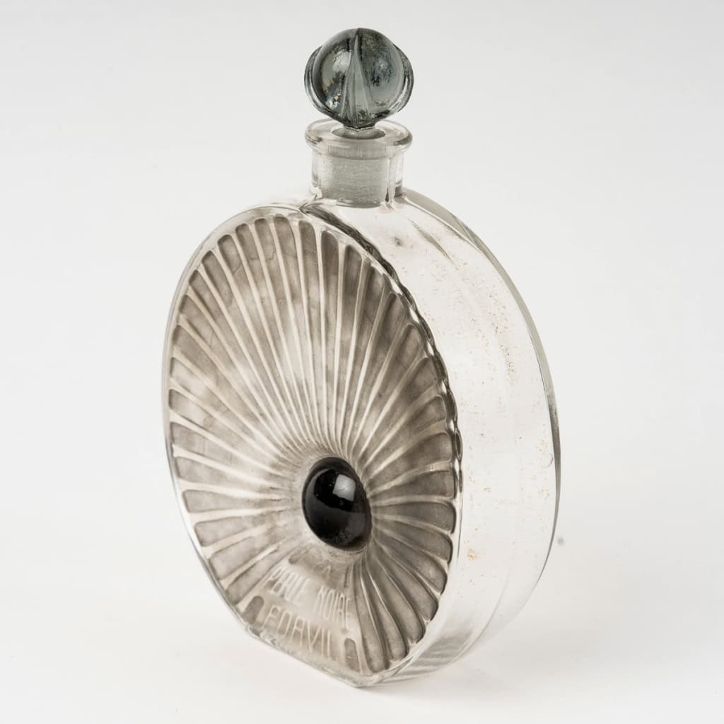 1922 René Lalique – Flacon La Perle Noire Verre Blanc Patiné Gris et Emaillé Noir pour Forvil 4