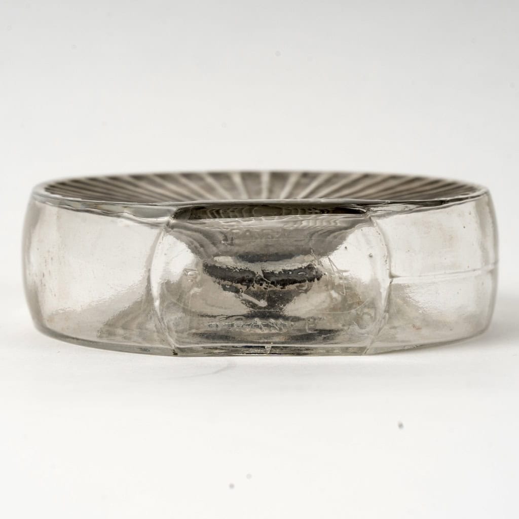 1922 René Lalique – Flacon La Perle Noire Verre Blanc Patiné Gris et Emaillé Noir pour Forvil 9