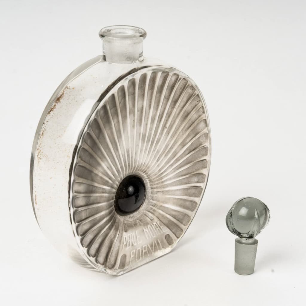 1922 René Lalique – Flacon La Perle Noire Verre Blanc Patiné Gris et Emaillé Noir pour Forvil 5