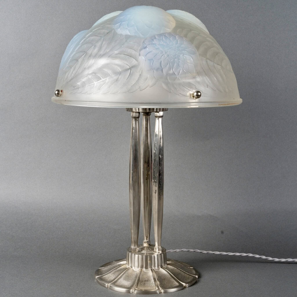 1921 René Lalique – Lampe Dahlias Verre Opalescent Et Bronze Nickelé 4