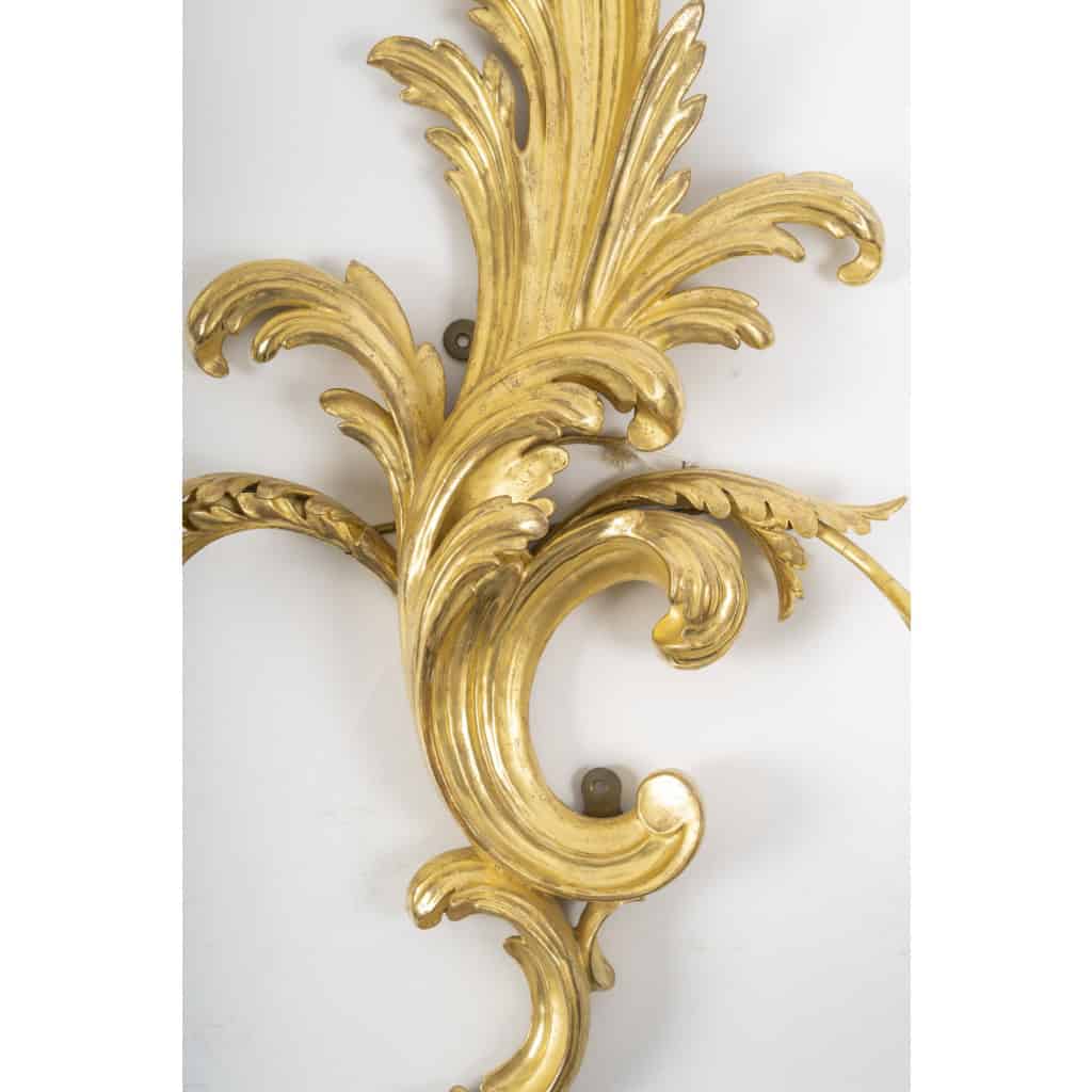 Suite de 4 appliques de style rocaille en bois sculpté et doré, circa 1900 6