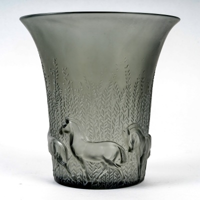 1930 René Lalique – Vase Chevaux Verre Gris Patiné Blanc