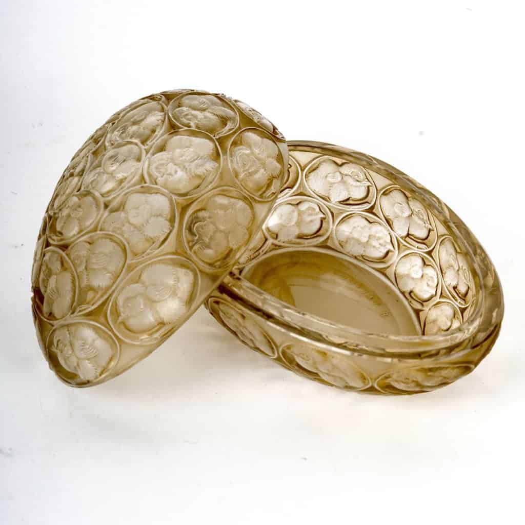 1929 René Lalique – Boîte Poussins Verre Blanc Patiné Sépia 5