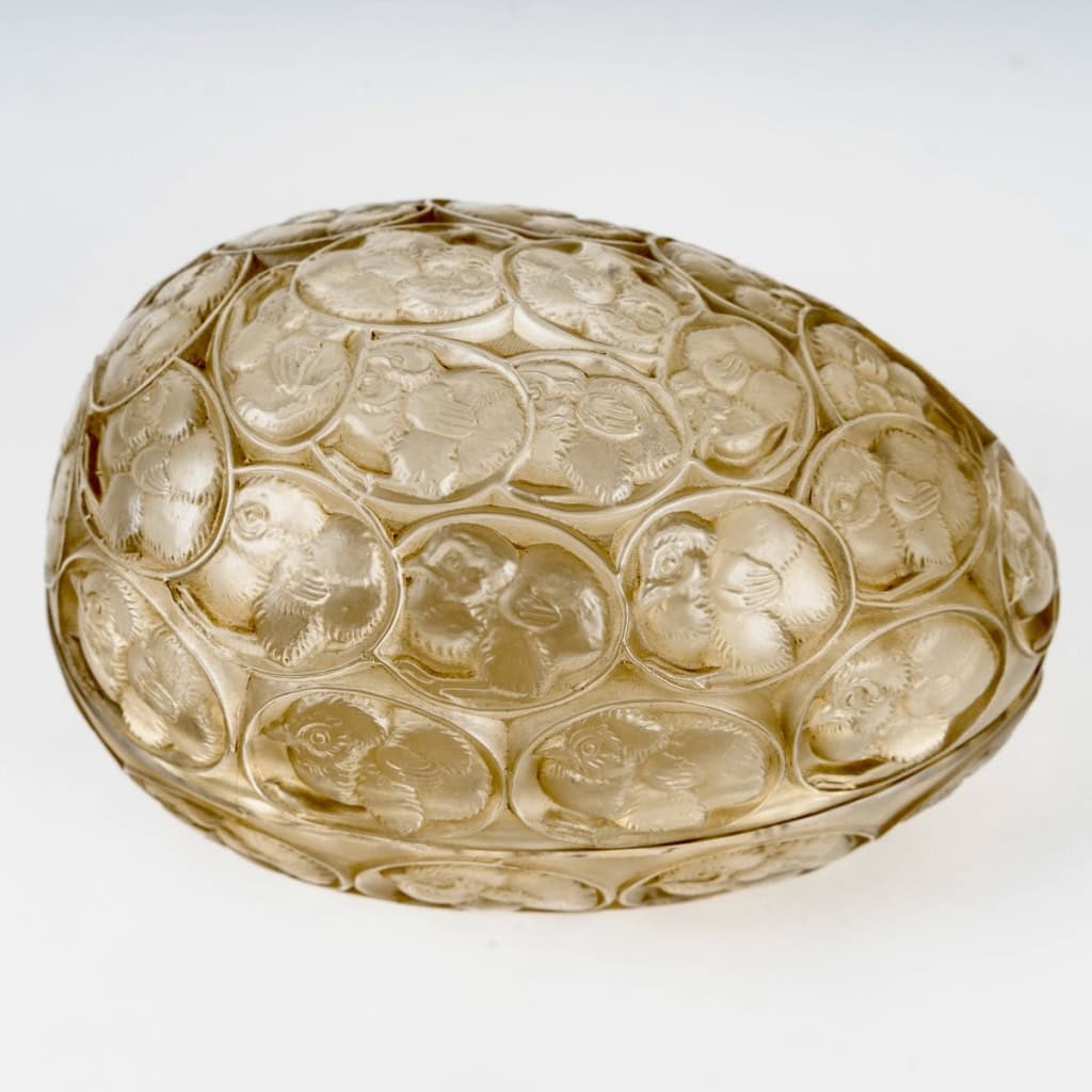 1929 René Lalique – Boîte Poussins Verre Blanc Patiné Sépia 4