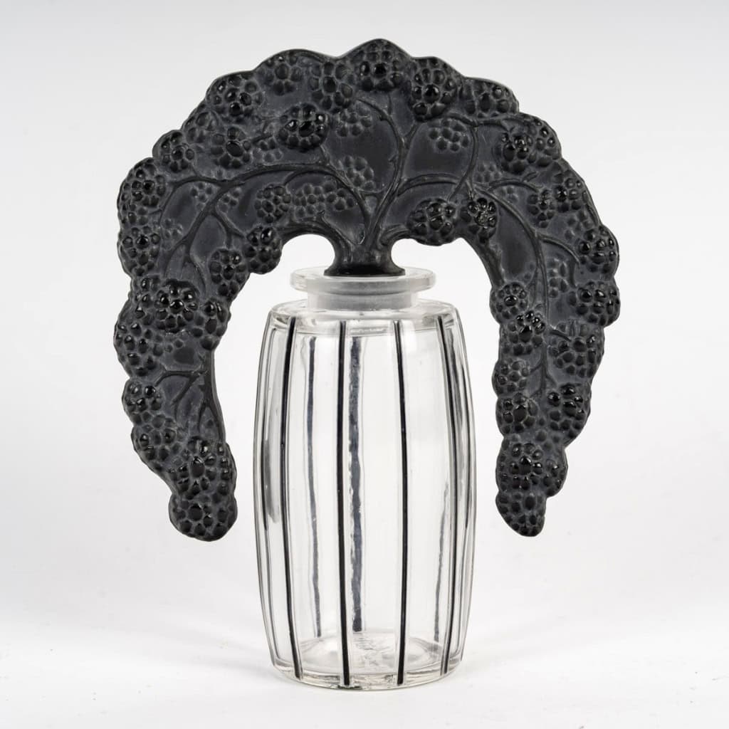 1920 René Lalique – Flacon Bouchon Mûres verre noir patiné blanc 3
