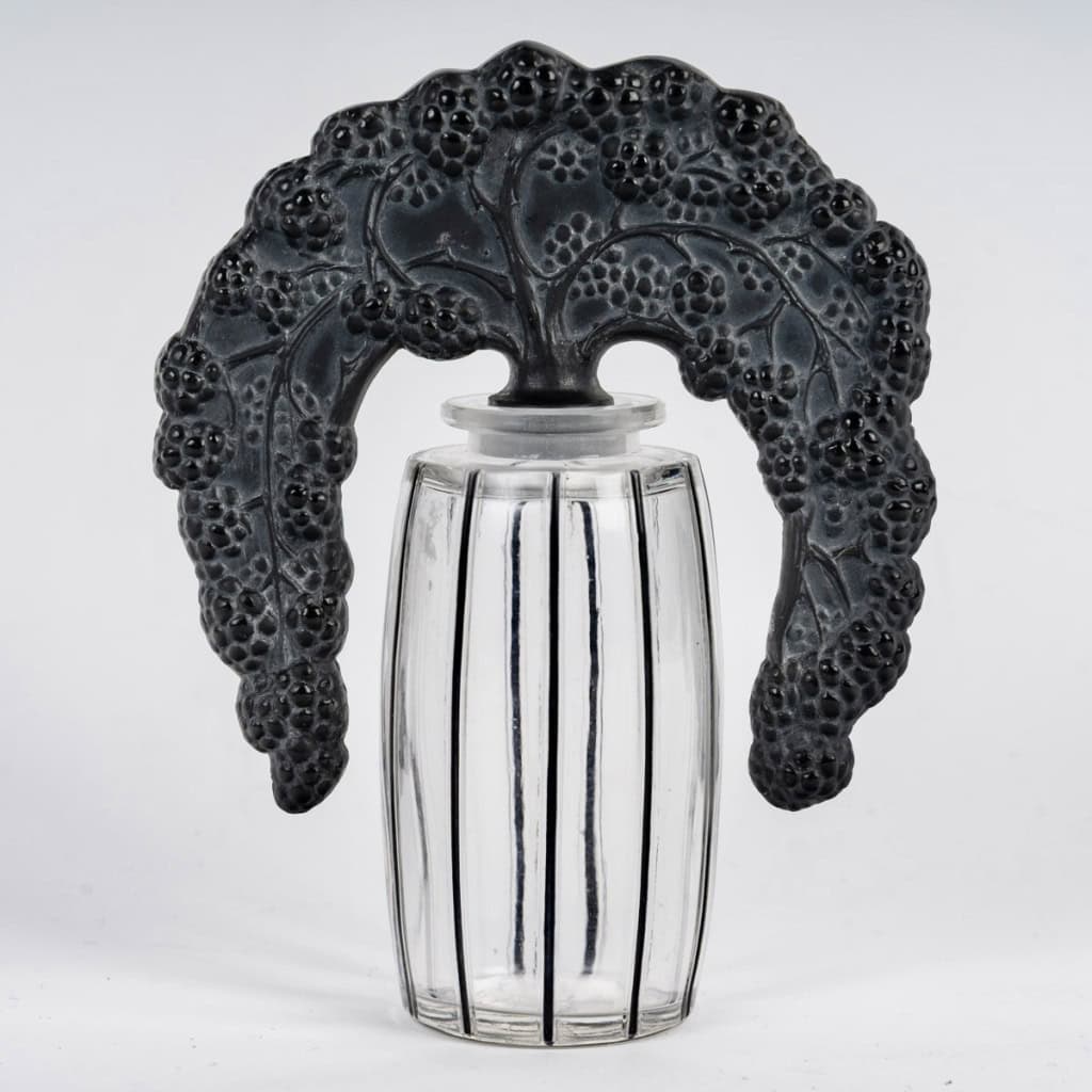 1920 René Lalique – Flacon Bouchon Mûres verre noir patiné blanc 4