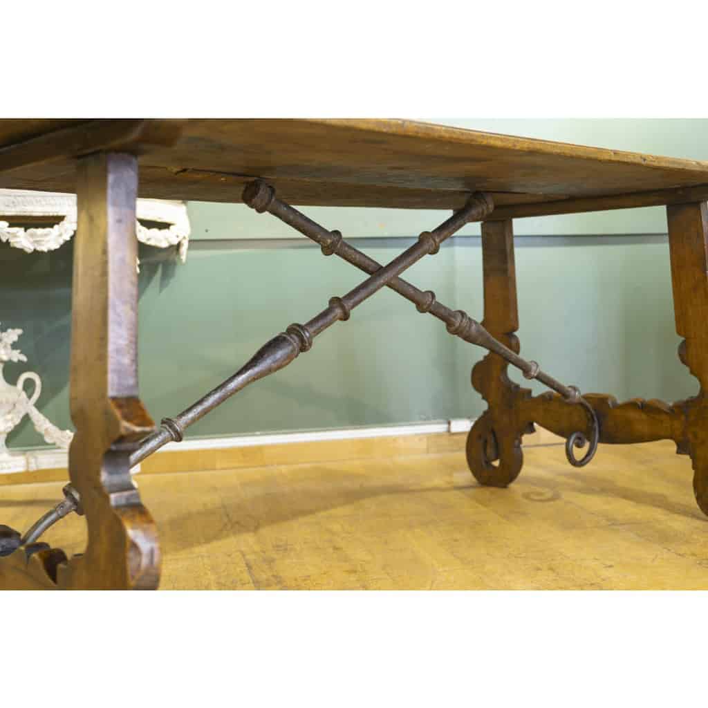 Table espagnole en noyer du 18ème siècle 5