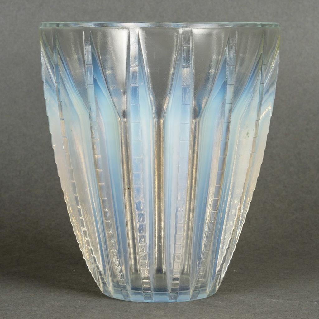 1933 René Lalique – Vase Art Déco Chamonix Verre Opalescent 3