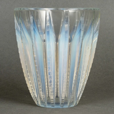 1933 René Lalique – Vase Art Déco Chamonix Verre Opalescent