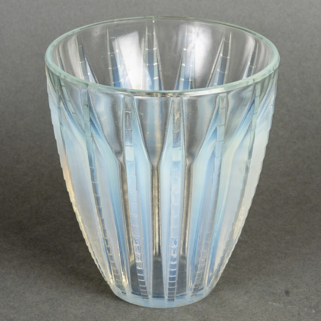 1933 René Lalique – Vase Art Déco Chamonix Verre Opalescent 4