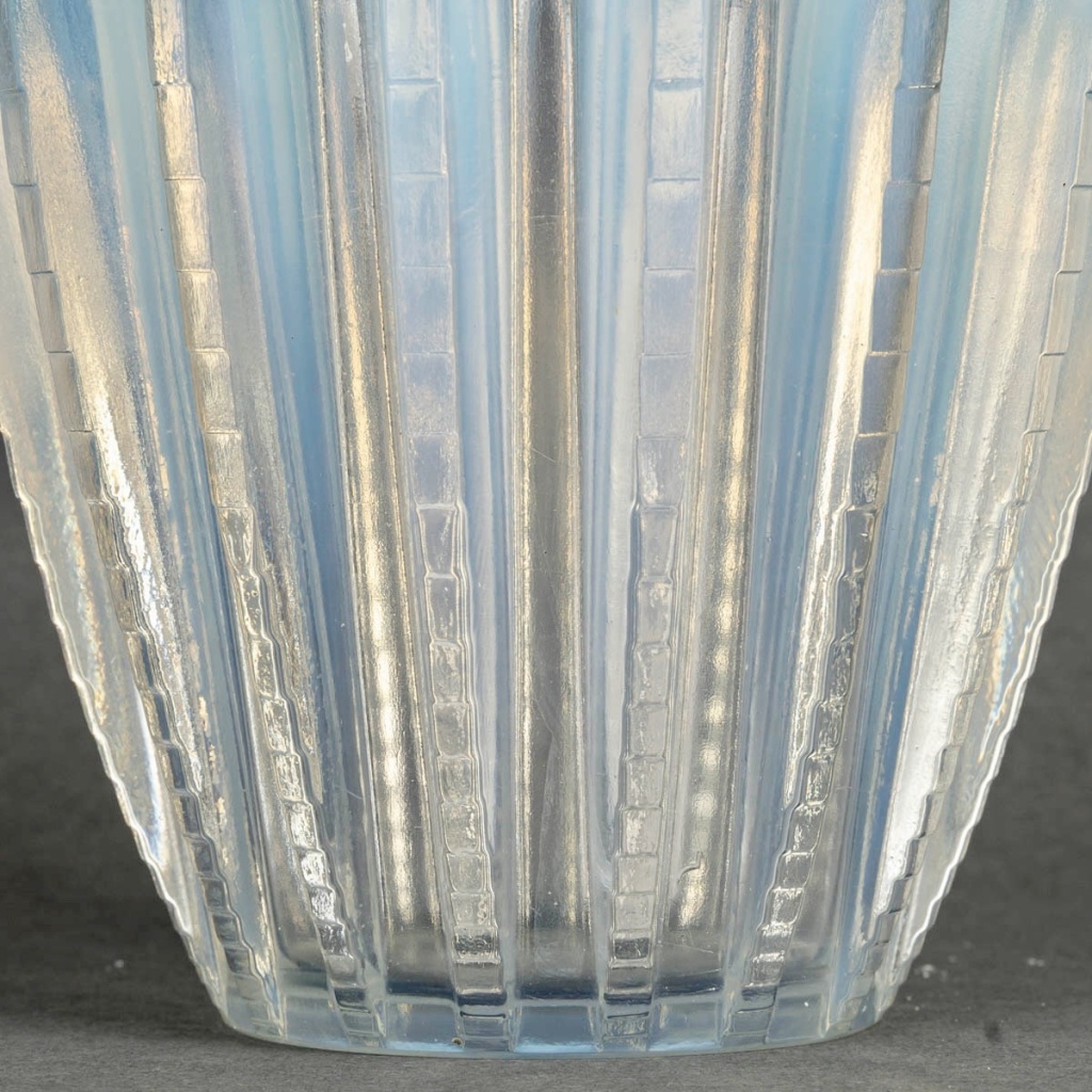 1933 René Lalique – Vase Art Déco Chamonix Verre Opalescent 6