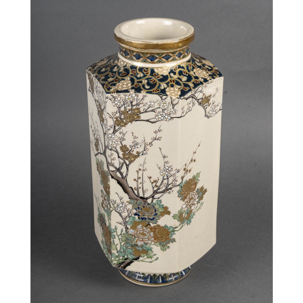 Important vase japonais en Satsuma. Epoque Meiji 9