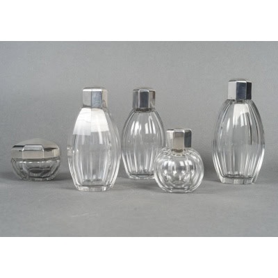 CHRISTOFLE/ BACCARAT – Ensemble de 5 flacons ART DECO circa 1930