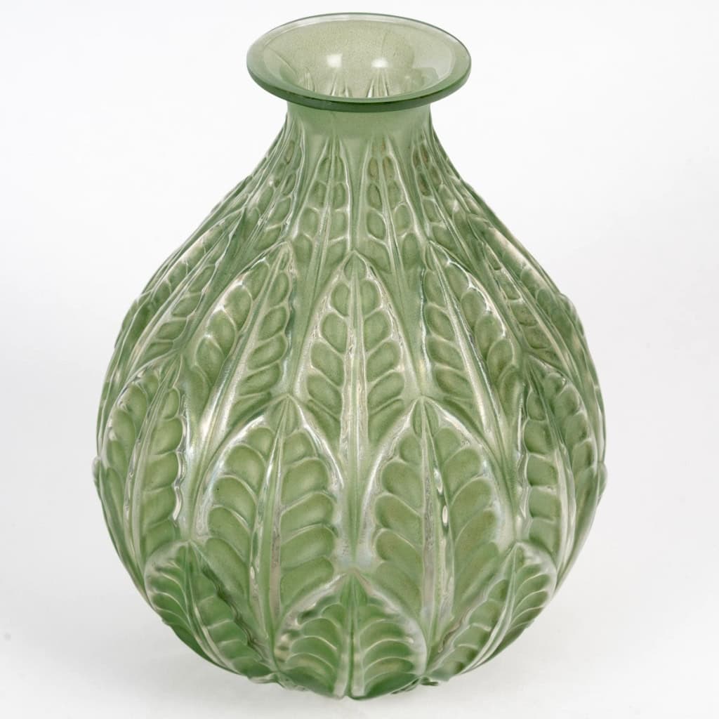 1927 René Lalique – Vase Malesherbes Verre Blanc Patiné Vert 4