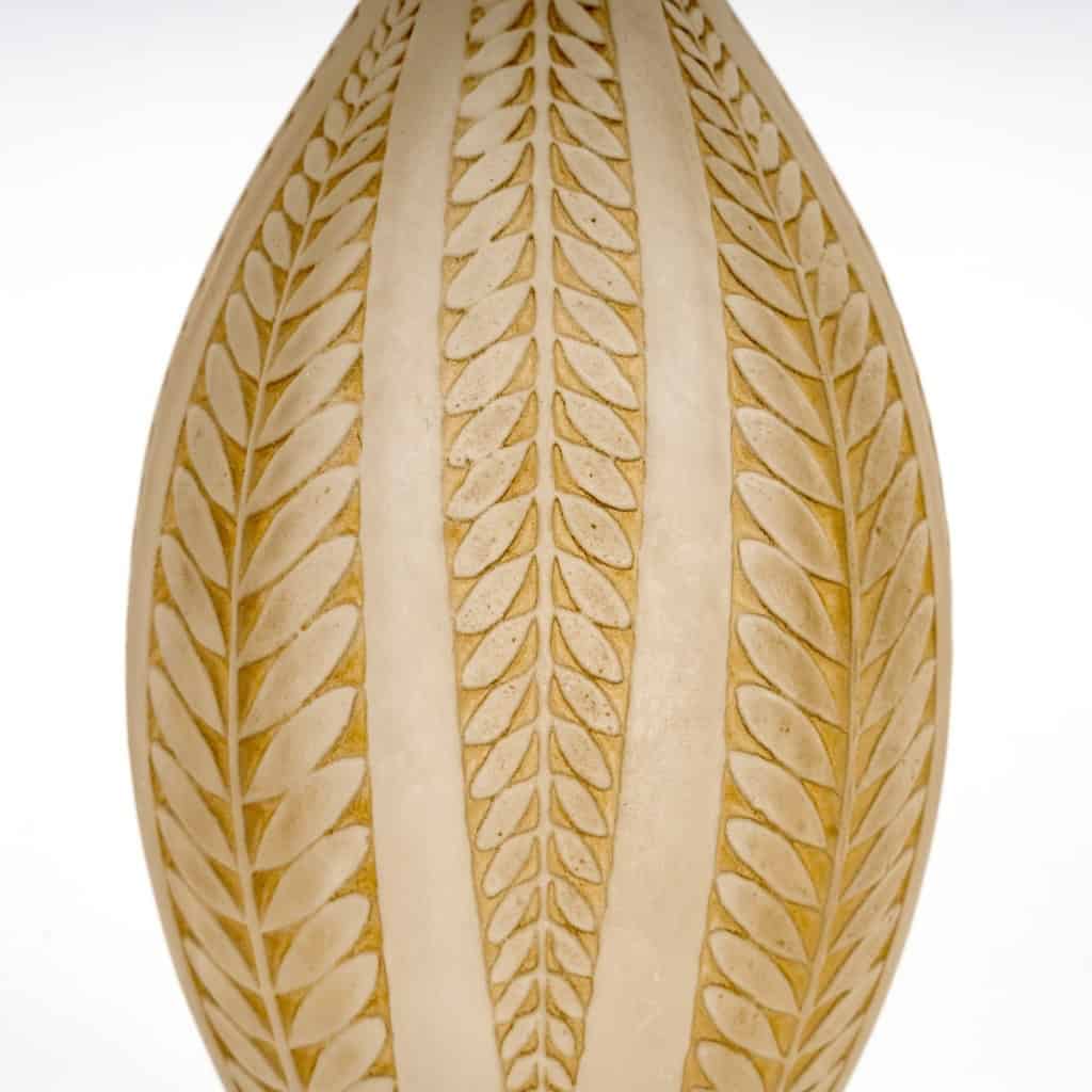1921 René Lalique – Vase Acacia Verre Blanc Patiné Sépia 6