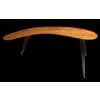 Bureau Boomerang de style design en bois fruitier reposant sur trois pieds en métal. 18