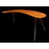Bureau Boomerang de style design en bois fruitier reposant sur trois pieds en métal. 15