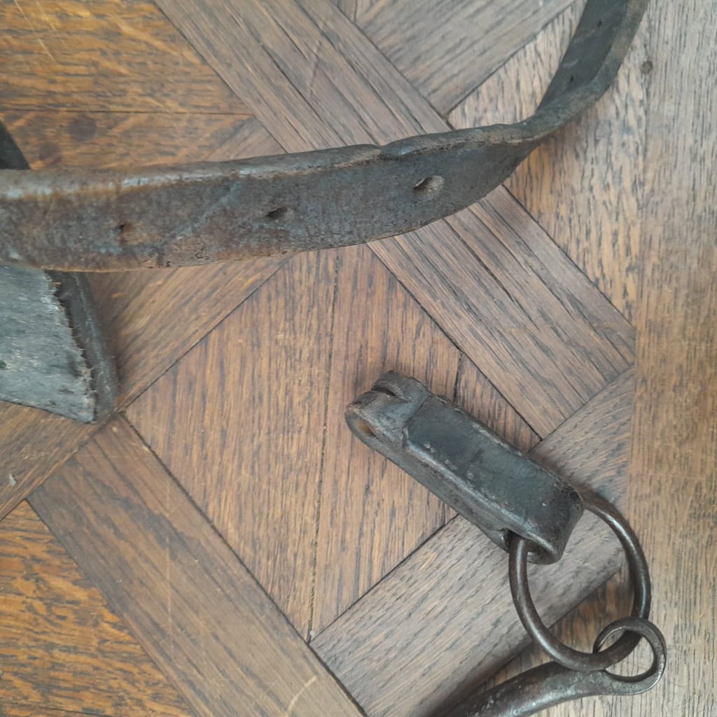 Casque de parade de cheval de cirque (ou éléphanteau), XIXÈME, cuir clouté laiton 11