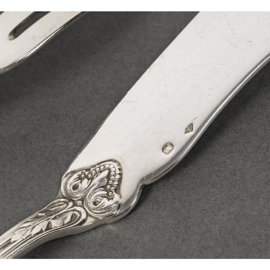 ODIOT – Ménagère de couverts 99 pièces argent massif modèle « LOUVECIENNES » XXè 11