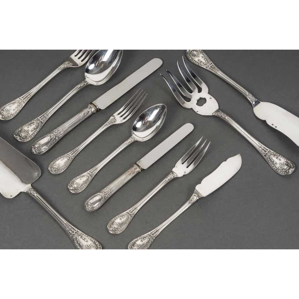 ODIOT – Ménagère de couverts 99 pièces argent massif modèle « LOUVECIENNES » XXè 18