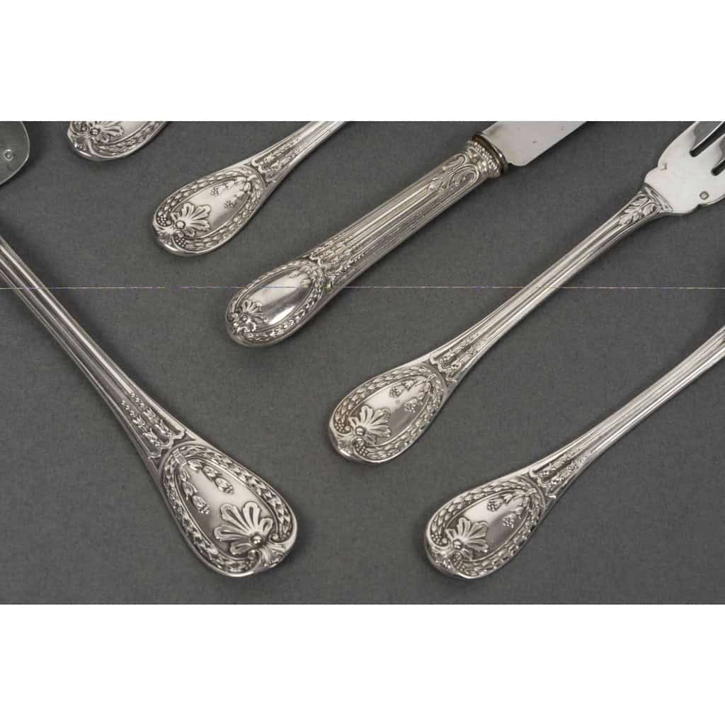 ODIOT – Ménagère de couverts 99 pièces argent massif modèle « LOUVECIENNES » XXè 20