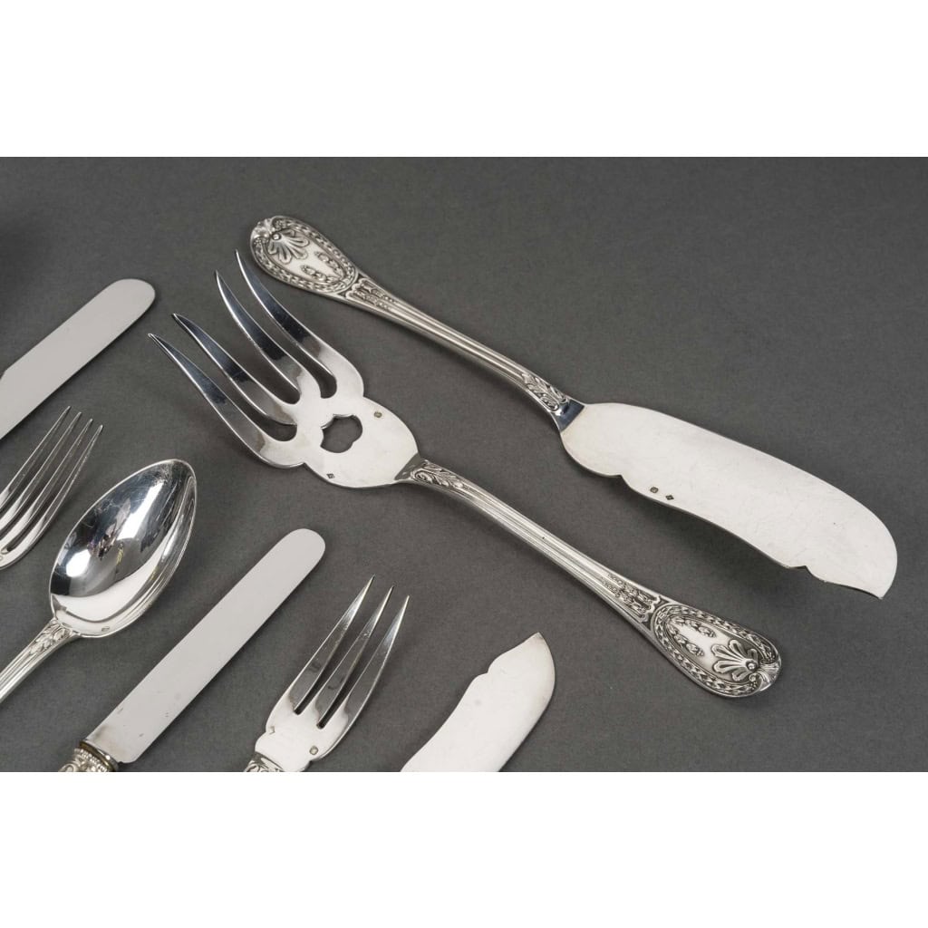 ODIOT – Ménagère de couverts 99 pièces argent massif modèle « LOUVECIENNES » XXè 23