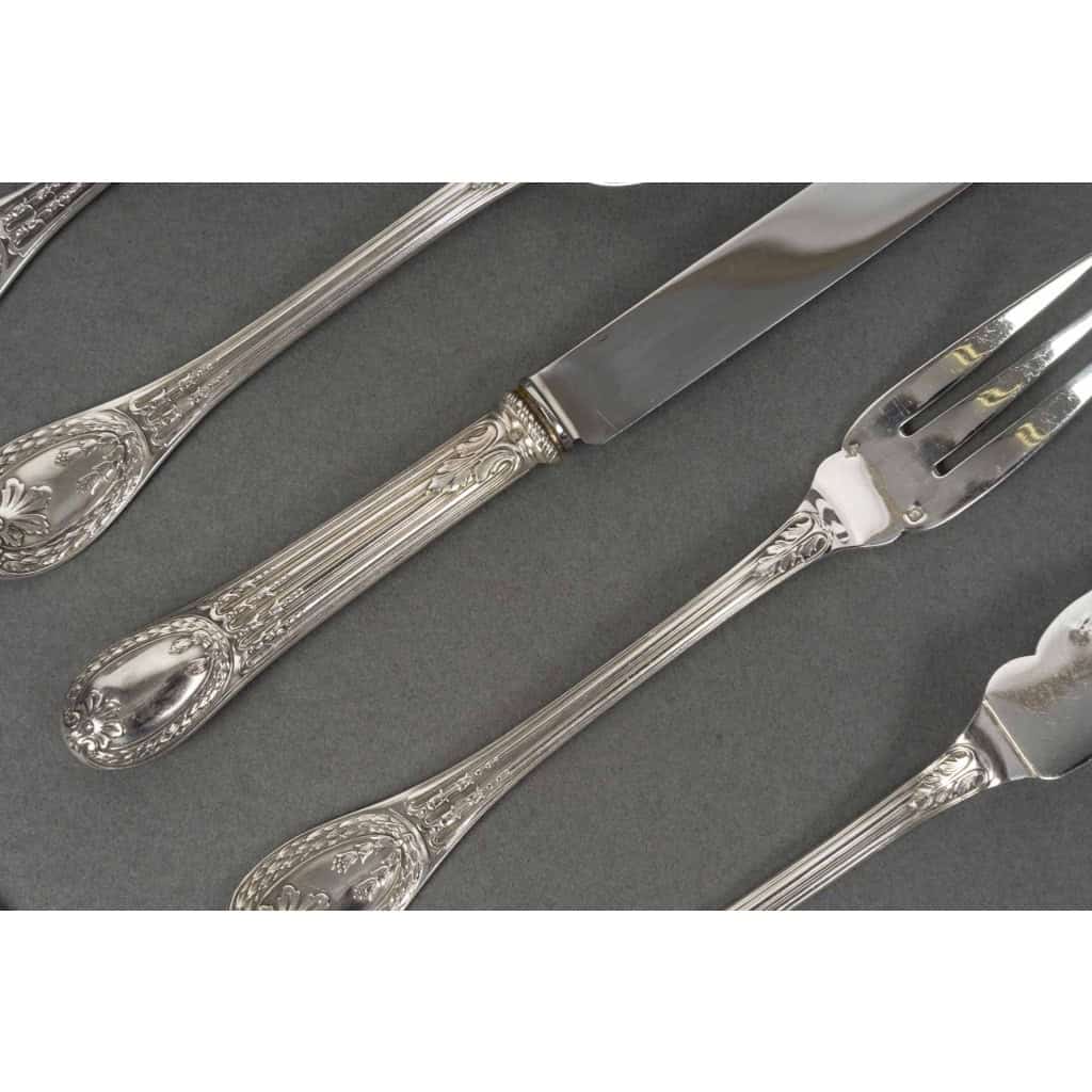 ODIOT – Ménagère de couverts 99 pièces argent massif modèle « LOUVECIENNES » XXè 24