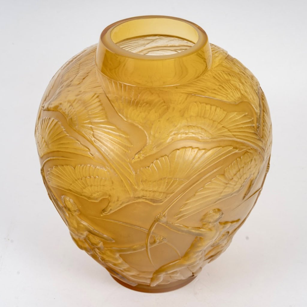 1921 René Lalique – Vase Archers Verre Butterscotch Patiné Sépia 5