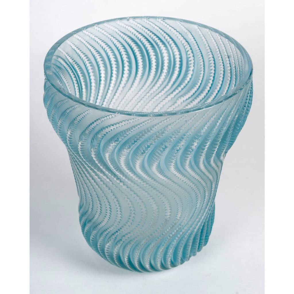 1934 René Lalique – Vase Art Déco Actinia Verre Blanc Patiné Bleu 4