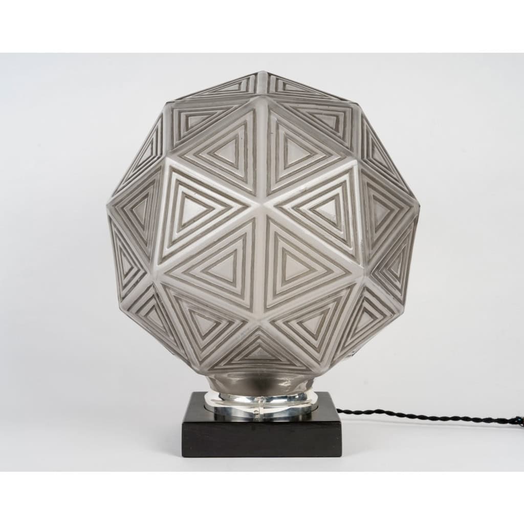 1925 René Lalique – Lampe de Table Art Déco Nanking Verre Blanc Patiné Gris 3