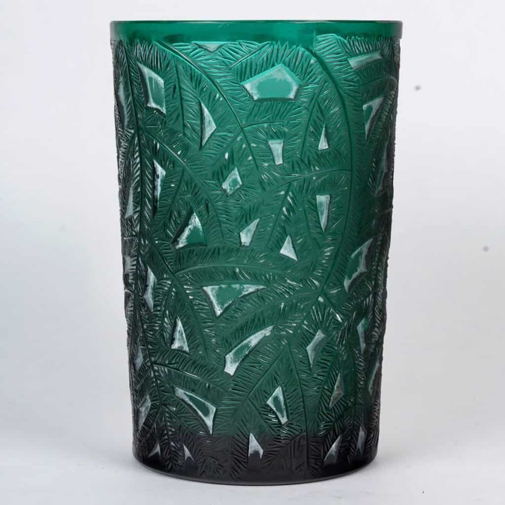 1923 René Lalique – Vase Epicéa Verre Vert Canard Patiné Blanc 4