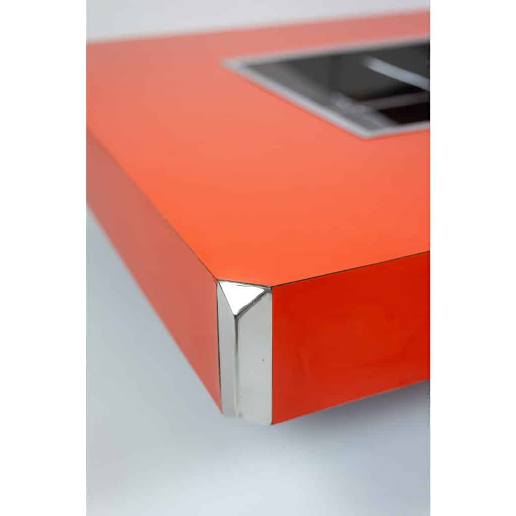Willy Rizzo. Table basse laquée formant bar. Années 1970. LS64841359O 7