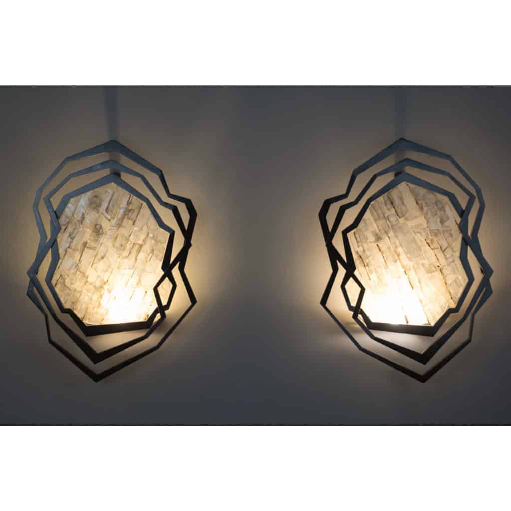 Paire d’appliques en métal brossé et cristal de roche. Contemporain. LS65333801H 9