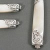 Orfèvre MERITE – Ensemble de 36 couteaux en nacre et argent Fin XIXe 41