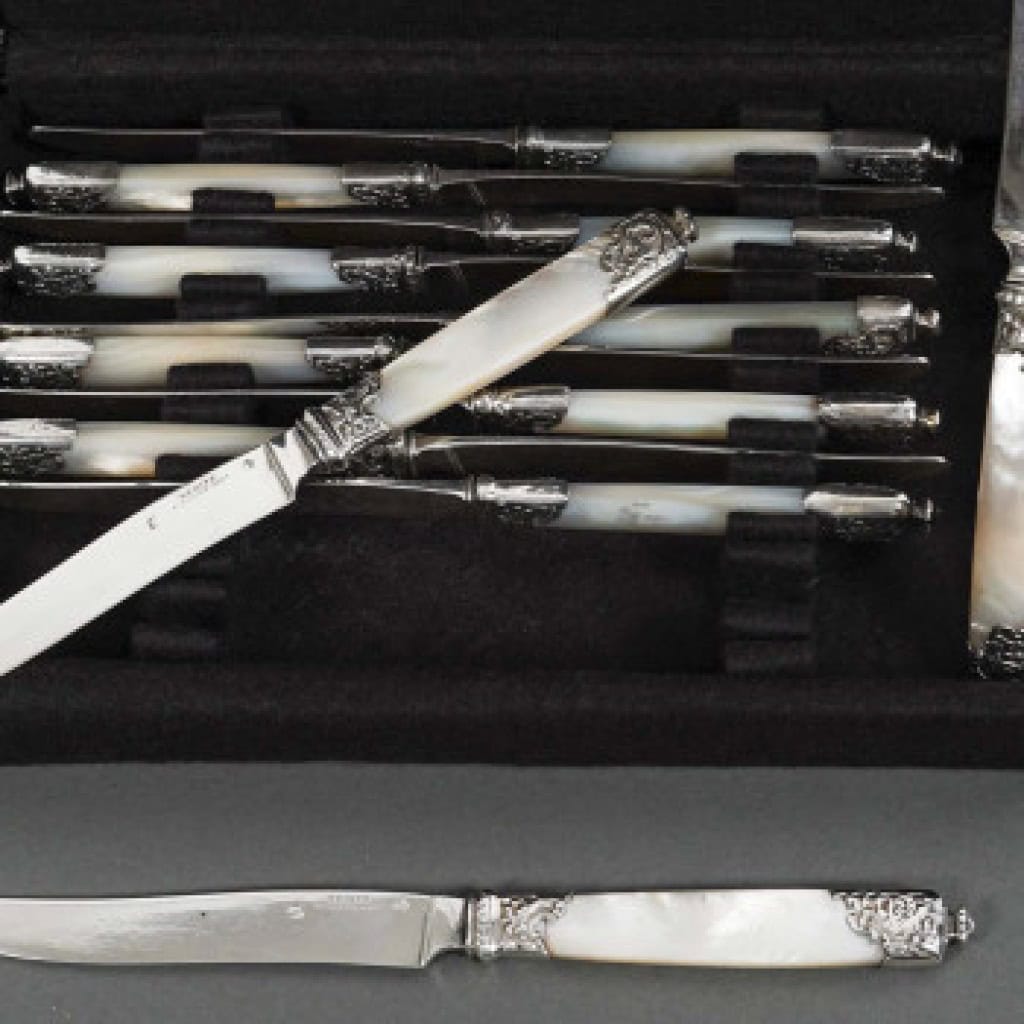 Orfèvre MERITE – Ensemble de 36 couteaux en nacre et argent Fin XIXe 16