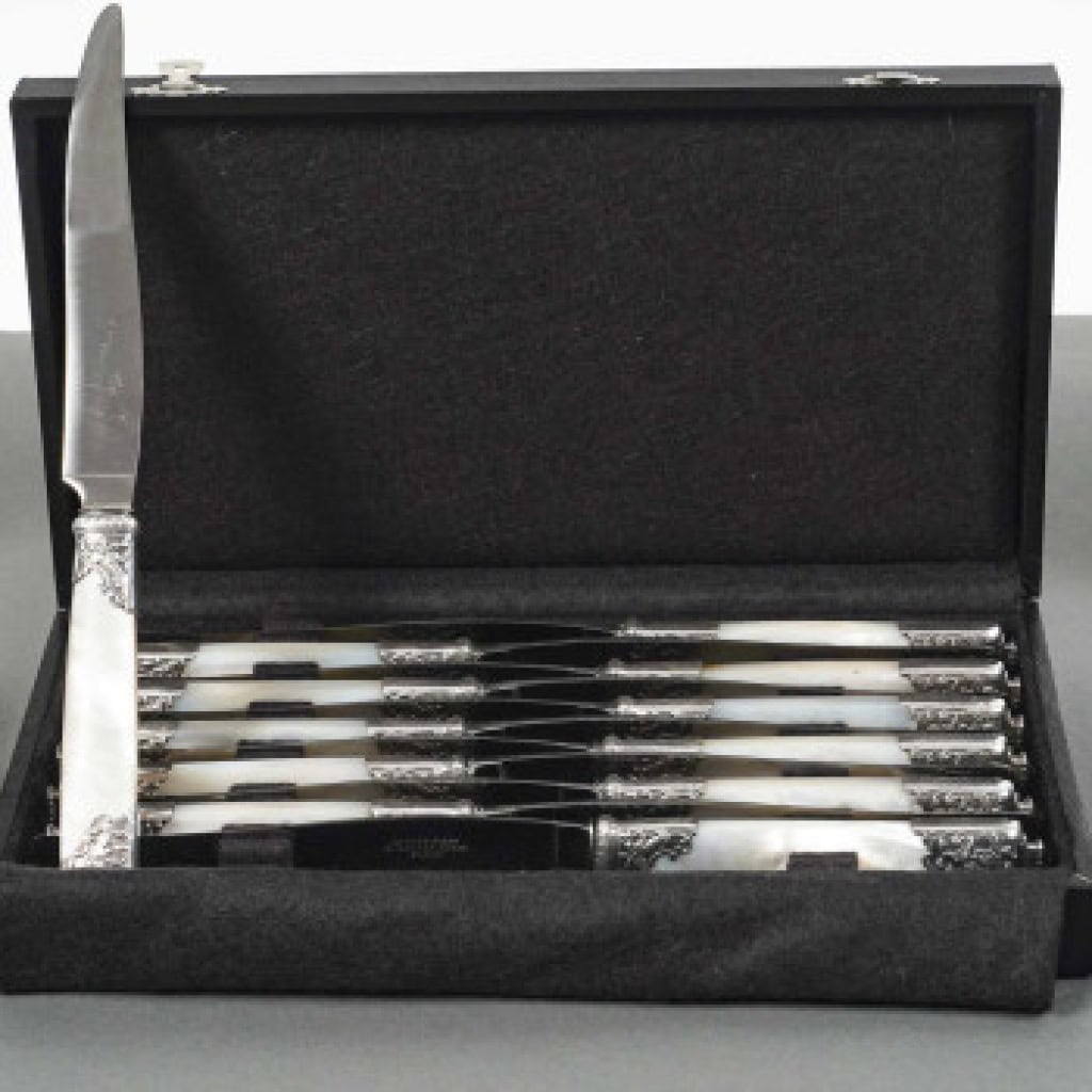 Orfèvre MERITE – Ensemble de 36 couteaux en nacre et argent Fin XIXe 5