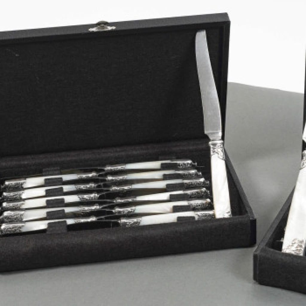 Orfèvre MERITE – Ensemble de 36 couteaux en nacre et argent Fin XIXe 22