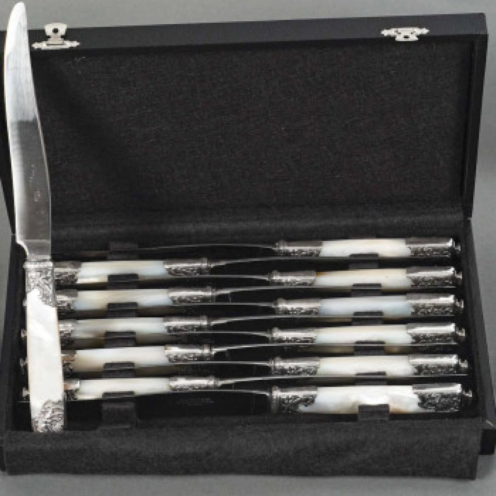 Orfèvre MERITE – Ensemble de 36 couteaux en nacre et argent Fin XIXe 23