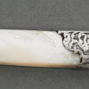 Orfèvre MERITE – Ensemble de 36 couteaux en nacre et argent Fin XIXe 59
