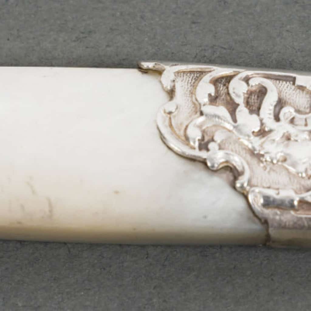 Orfèvre MERITE – Ensemble de 36 couteaux en nacre et argent Fin XIXe 31