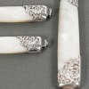Orfèvre MERITE – Ensemble de 36 couteaux en nacre et argent Fin XIXe 40