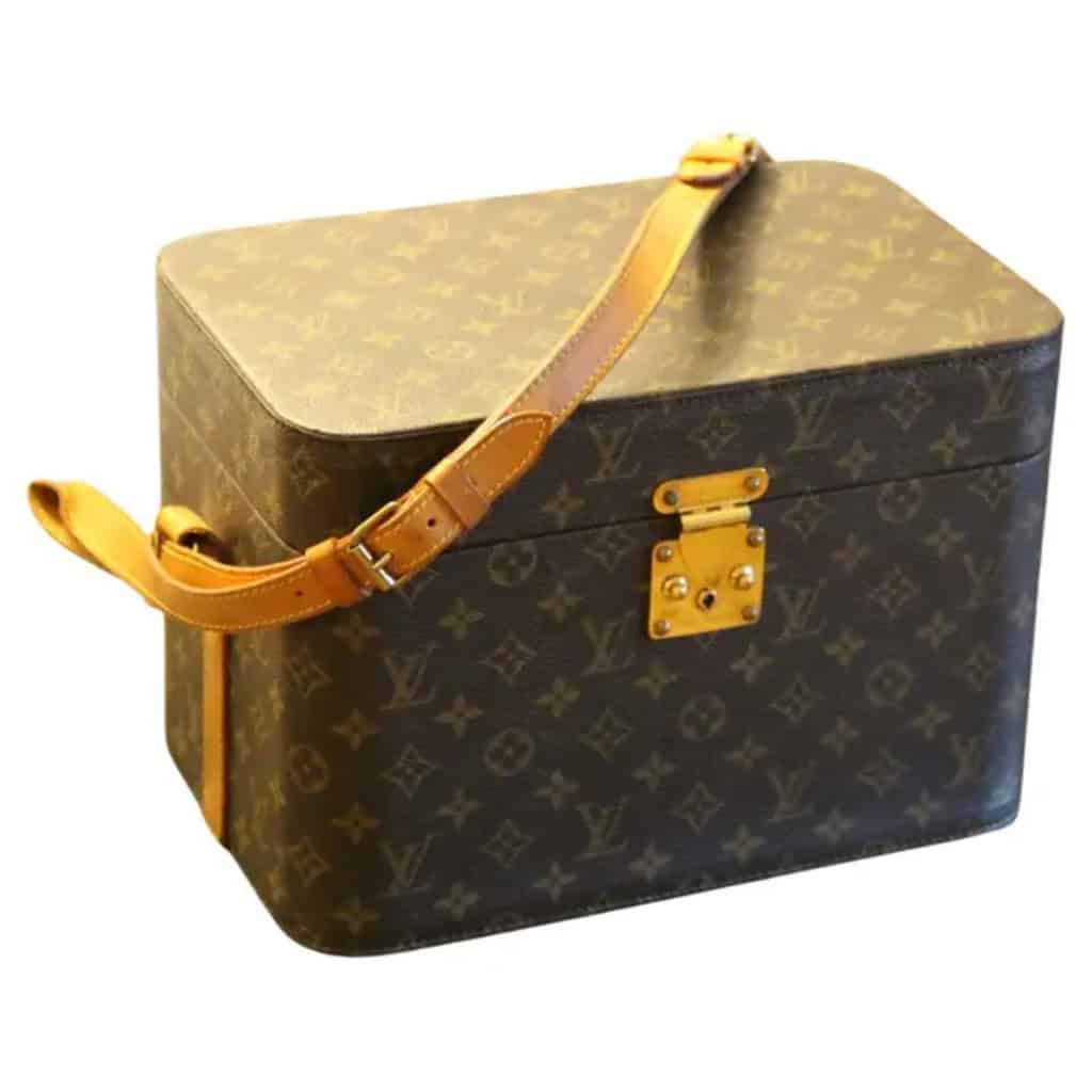 Vanity case Louis Vuitton à bandoulière. 3