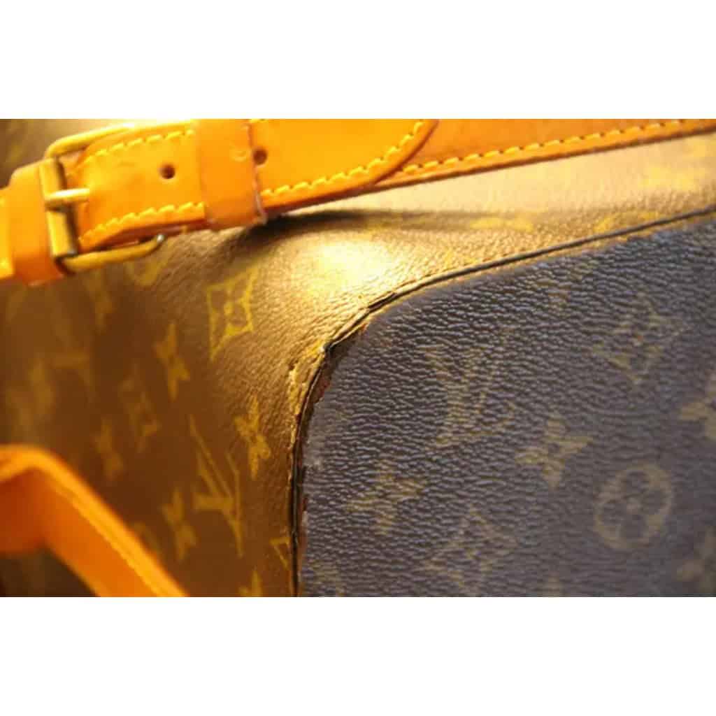 Vanity case Louis Vuitton à bandoulière. 18