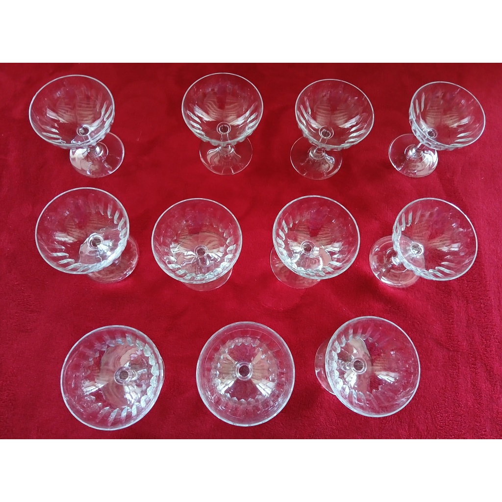 11 coupes en cristal Signées Baccarat Modèle Cassino 4